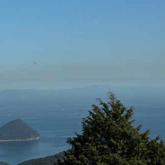 塔の尾

あつしさんが石鎚様の社が向いてる方向にある一番高い山⛰️が石鎚山だと言っていた。

あの方向に見える高い山⛰️。
あれが石鎚山か。😊

懐かしいな。😊