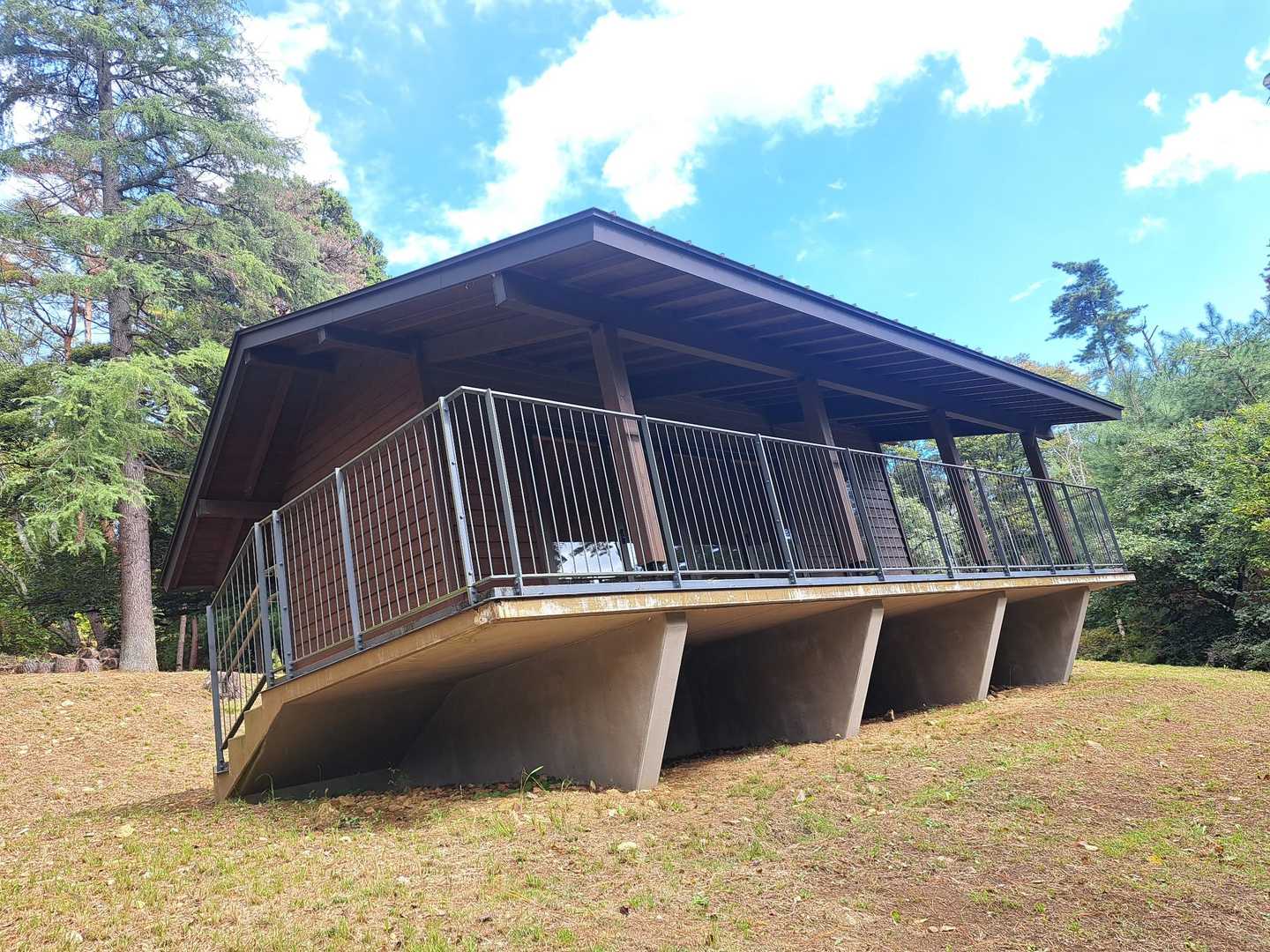 帰りに見に寄りましたが、近くに立派でキレイな避難小屋もありました✨
何かあっても安心だ(*-ω-)