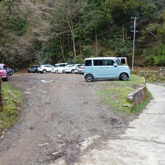 ここは7時過ぎにほぼ満車、朝は寒かった