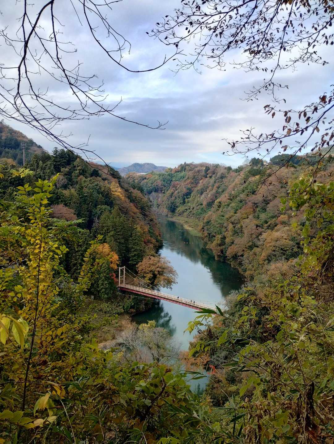 少し登って眼下に弁天橋
いい景色
