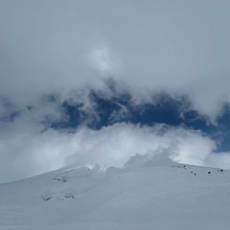 あ、せっかく買ったピッケルは使う場面なく。
いつものダブルストックで登りました。

姿見駅→6.5合目あたり（スノーシュー）
6.5合目以降（アイゼン12本爪）