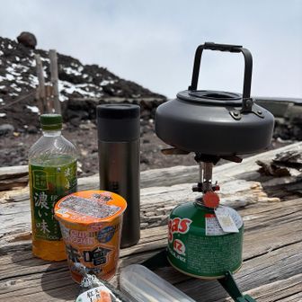 お鉢が一周終わってランチタイム
日本最高峰でカプヌ