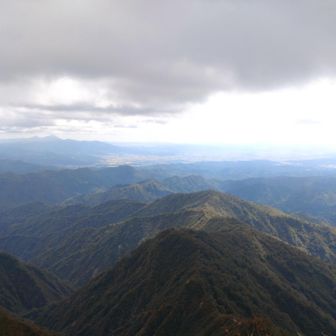 南東方向には山頂がやっと観えた磐梯山
右には猪苗代湖