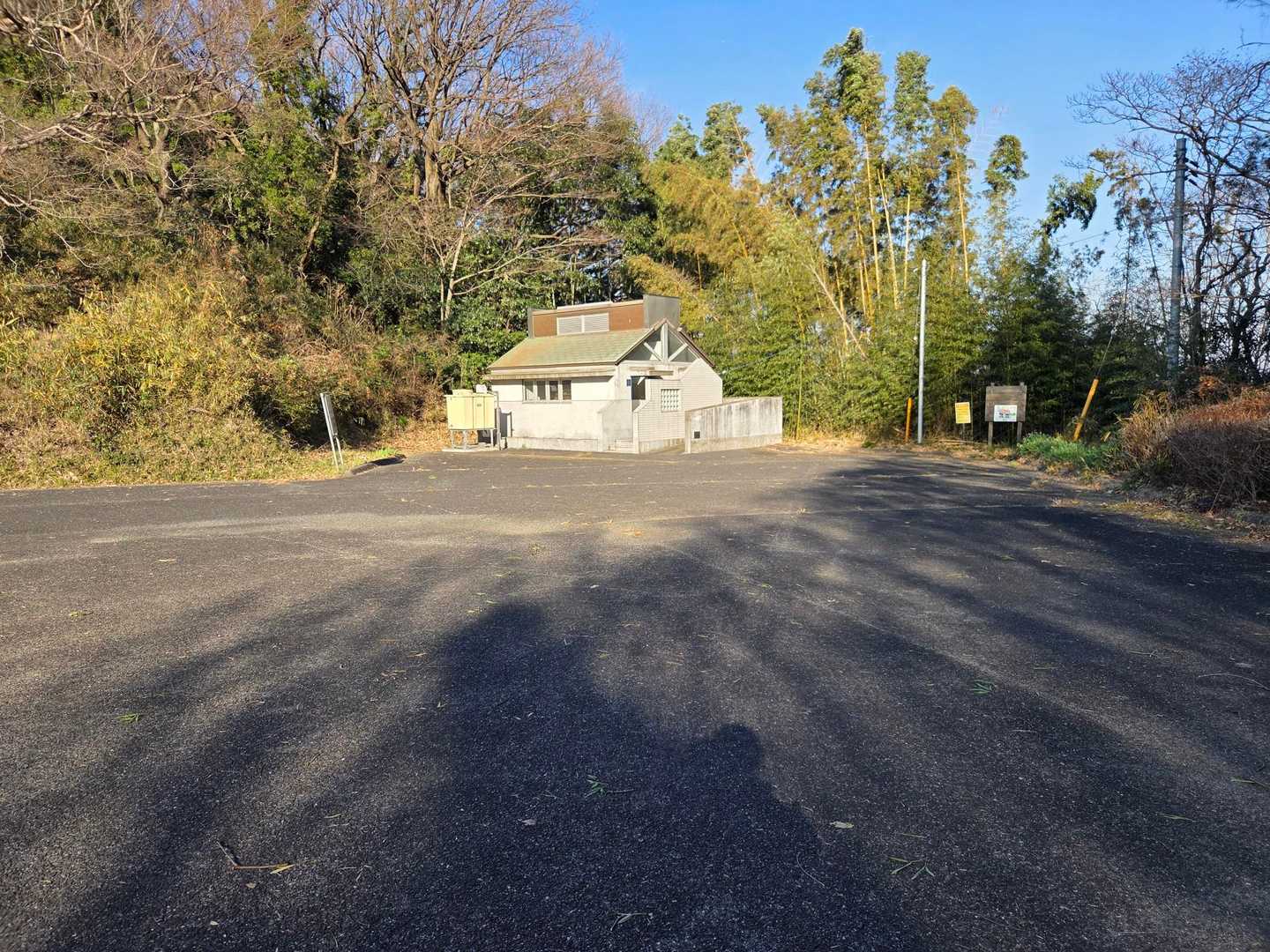 登山口駐車場。
