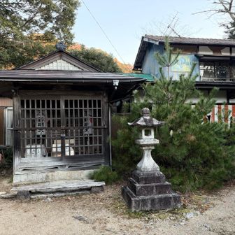 古びたPEPSIの看板が昭和を感じさせてくれます