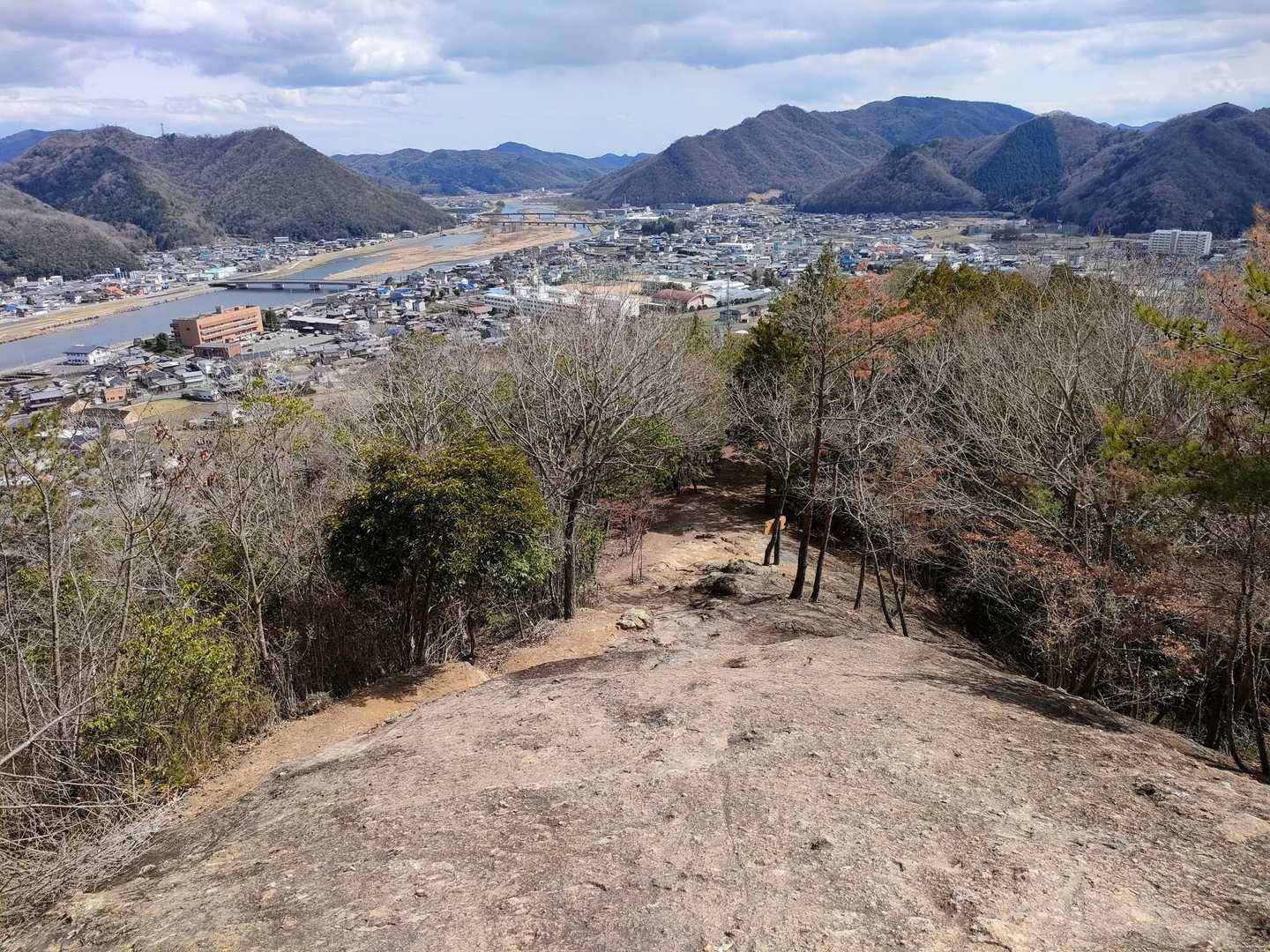 こちらのルート、展望を観ながら、岩歩きができて楽しい☺️