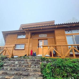 千枚小屋でバンザイサンショウを食べて復活
カフェイン並に覚醒するのと、咀嚼骨伝導で目覚める