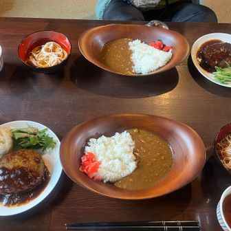 17時　夕飯は、カレー🍛に、ハンバーグと素麺
カレーはおかわり自由なので、おかわりしたよ！
