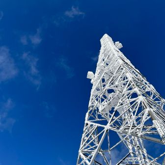 岩神山山頂の後
鉄塔下へ
上部は樹氷