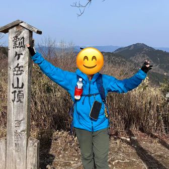 着いた時は、誰も見えませんでしたが、自分の後にソロ男性が登って来られました。

その方に撮っていただきました。