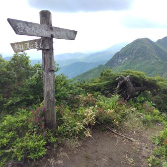 🦵モミモミしながら分岐🙌
あとちょっとで最後の🔺雁戸山！！
