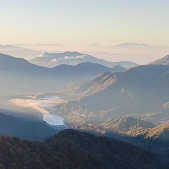 乙見湖と飯縄山
背景は、奥秩父、富士山🗻、八ヶ岳
左の山々は志賀高原方面か