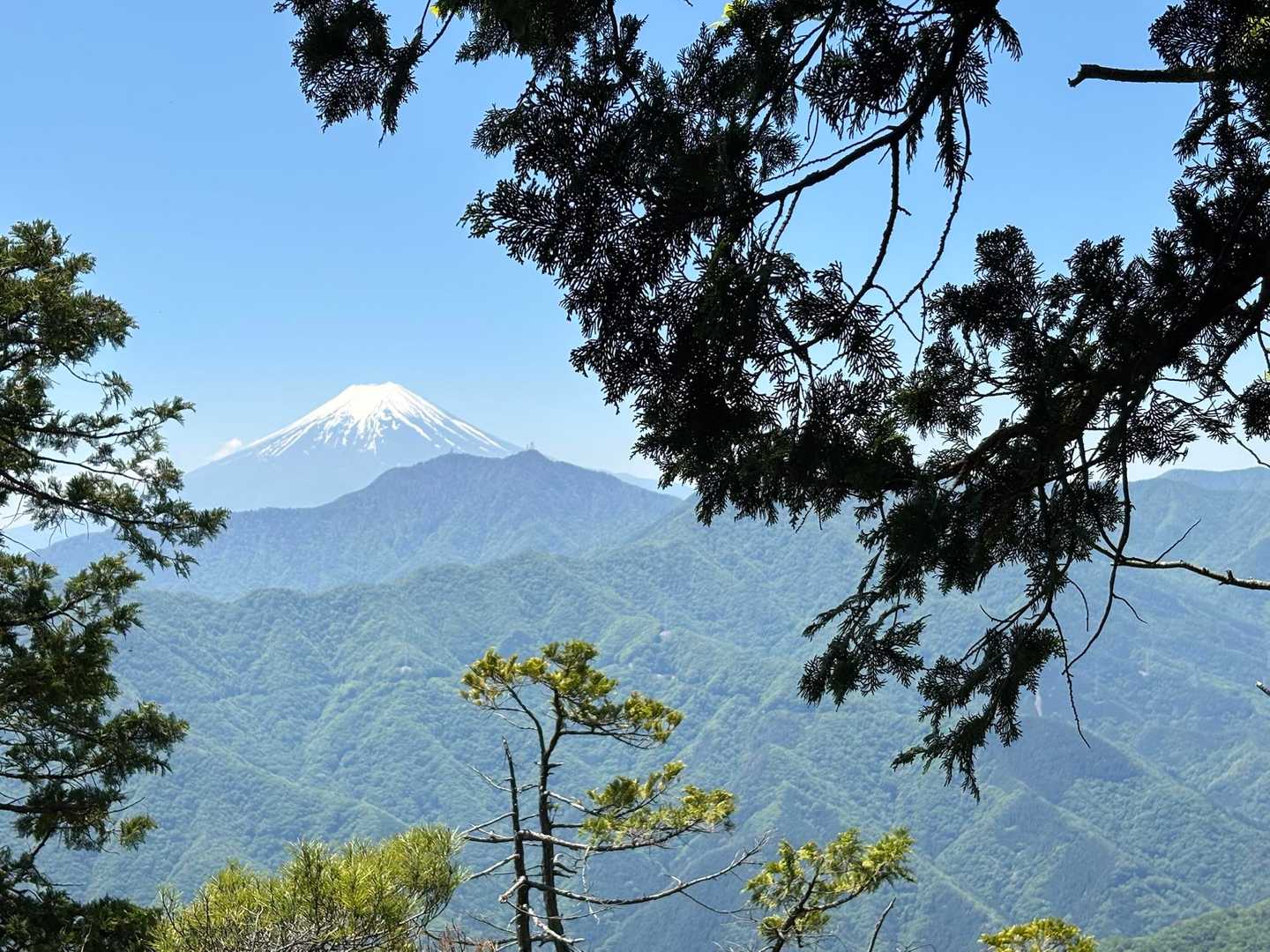 岩場での絶景ポイント✨
皆んなここで休憩をとってました😊