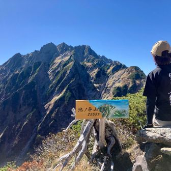 目の前まで近づけた
剱岳に登ったぐらいの達成感😎
別山尾根はまだ行ってない🤭
いつか行かなきゃね🦀🦀

北峰もあるみたいやけど…危なそう⚠️でやめた