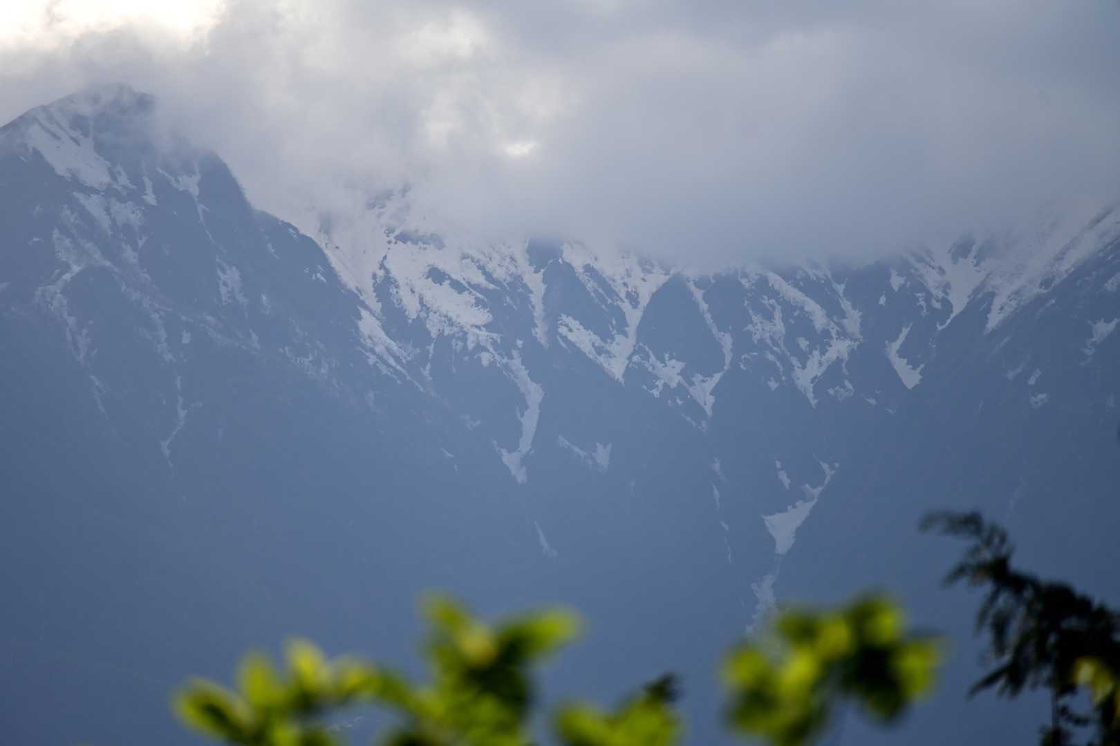 陣馬形登山道のベンチからの眺望