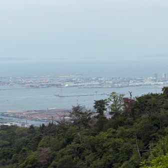 ポートアイランド・神戸空港の向こうには紀淡海峡や友ヶ島