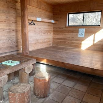 この小屋は新しくてピカピカ✨