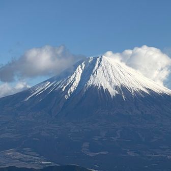 富士。大沢崩れの陰影が美しい