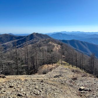 七ツ石山が正面に。