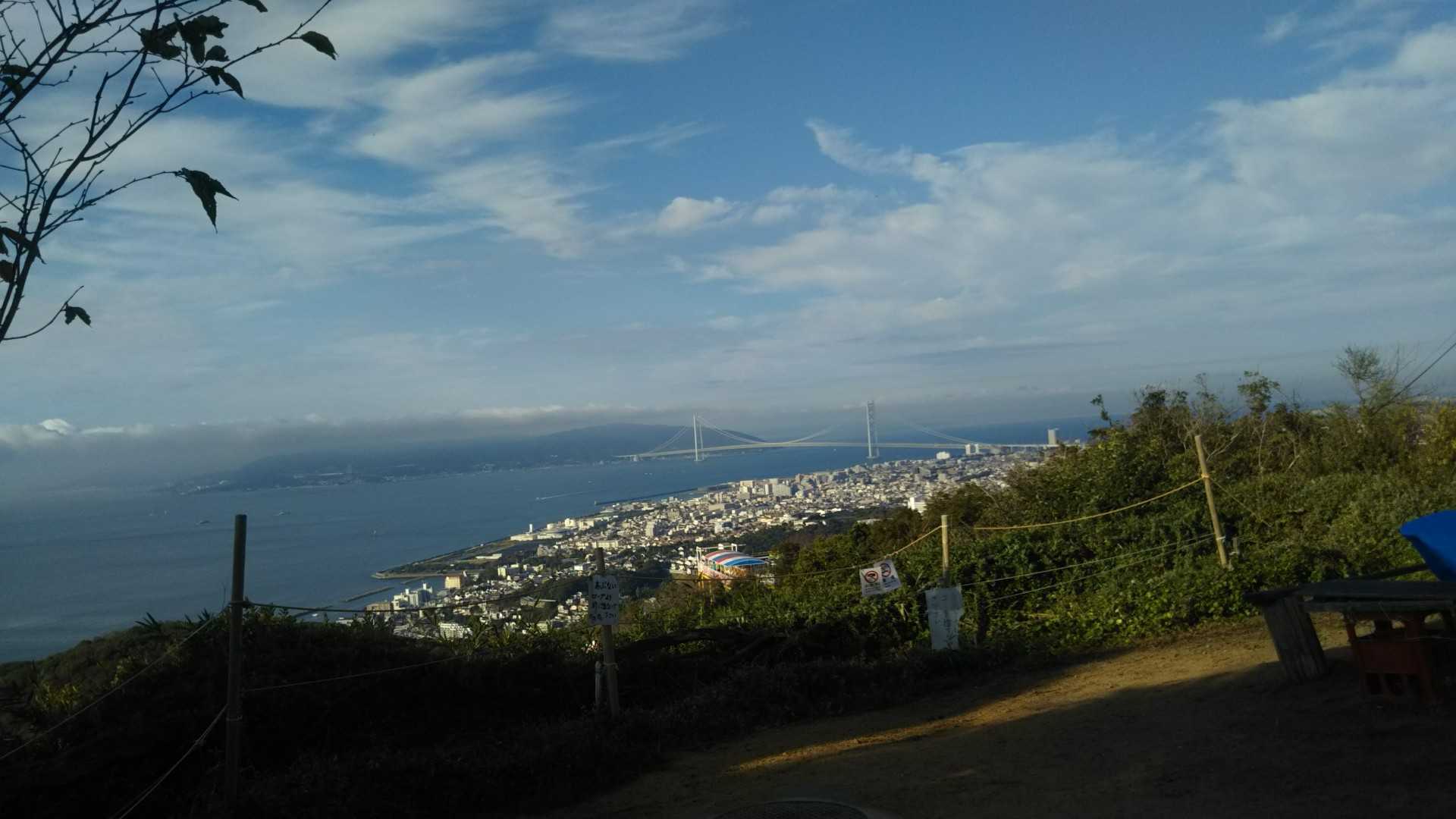 天気もよく、明石海峡大橋がはっきりと見えました。
