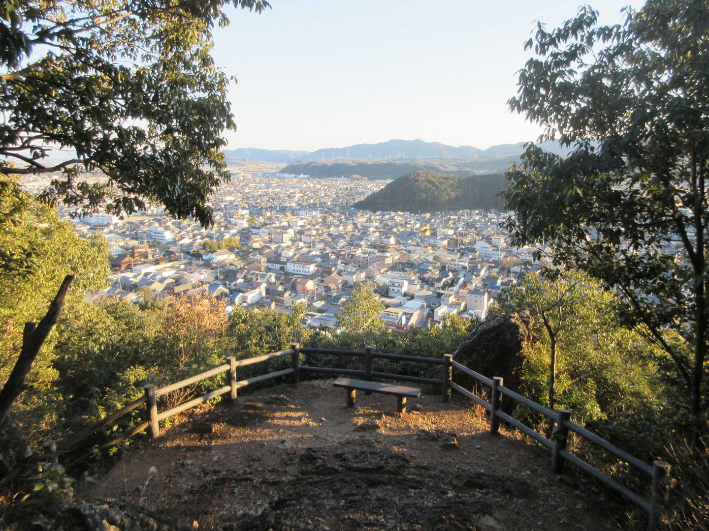 安桜山山頂東側の展望地