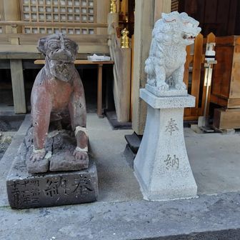 左の狛犬