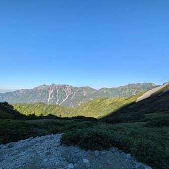 分岐点からの眺め。
だいぶ高度を稼ぎました。