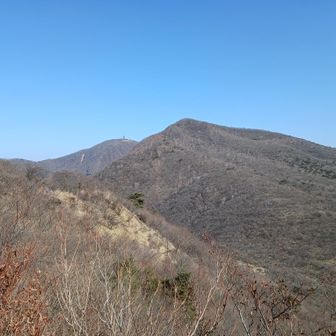 荒山ので左に地蔵岳が見えてきた