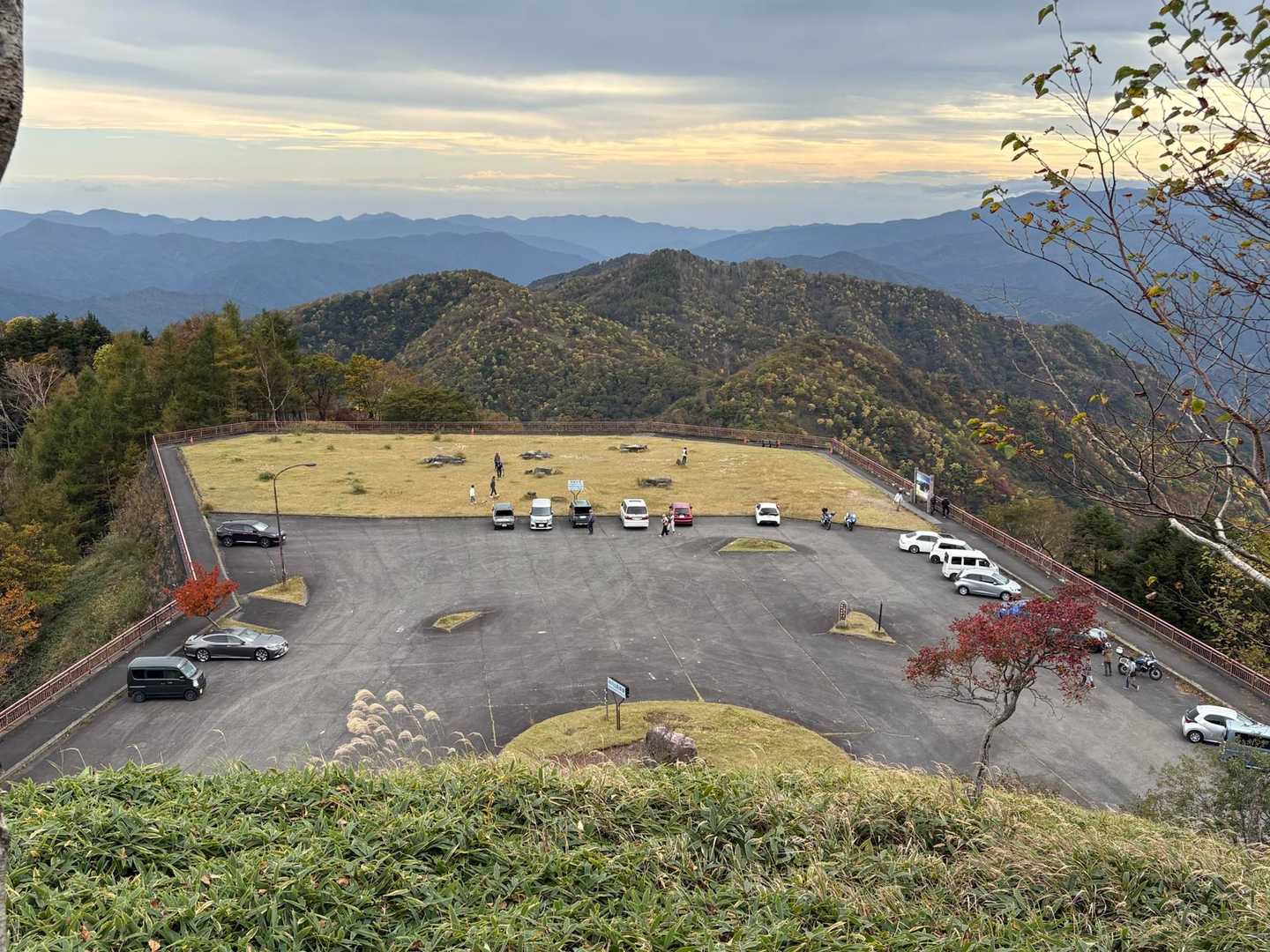 半月山駐車場