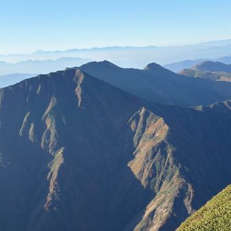 茂倉岳から谷川岳方面
雲がなく、遠くまで見渡せました🗻