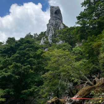大劔神社の裏にある御塔石