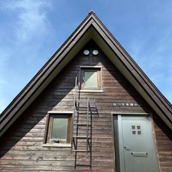 本日二番目の小屋、これこそが、谷地平避難小屋です。