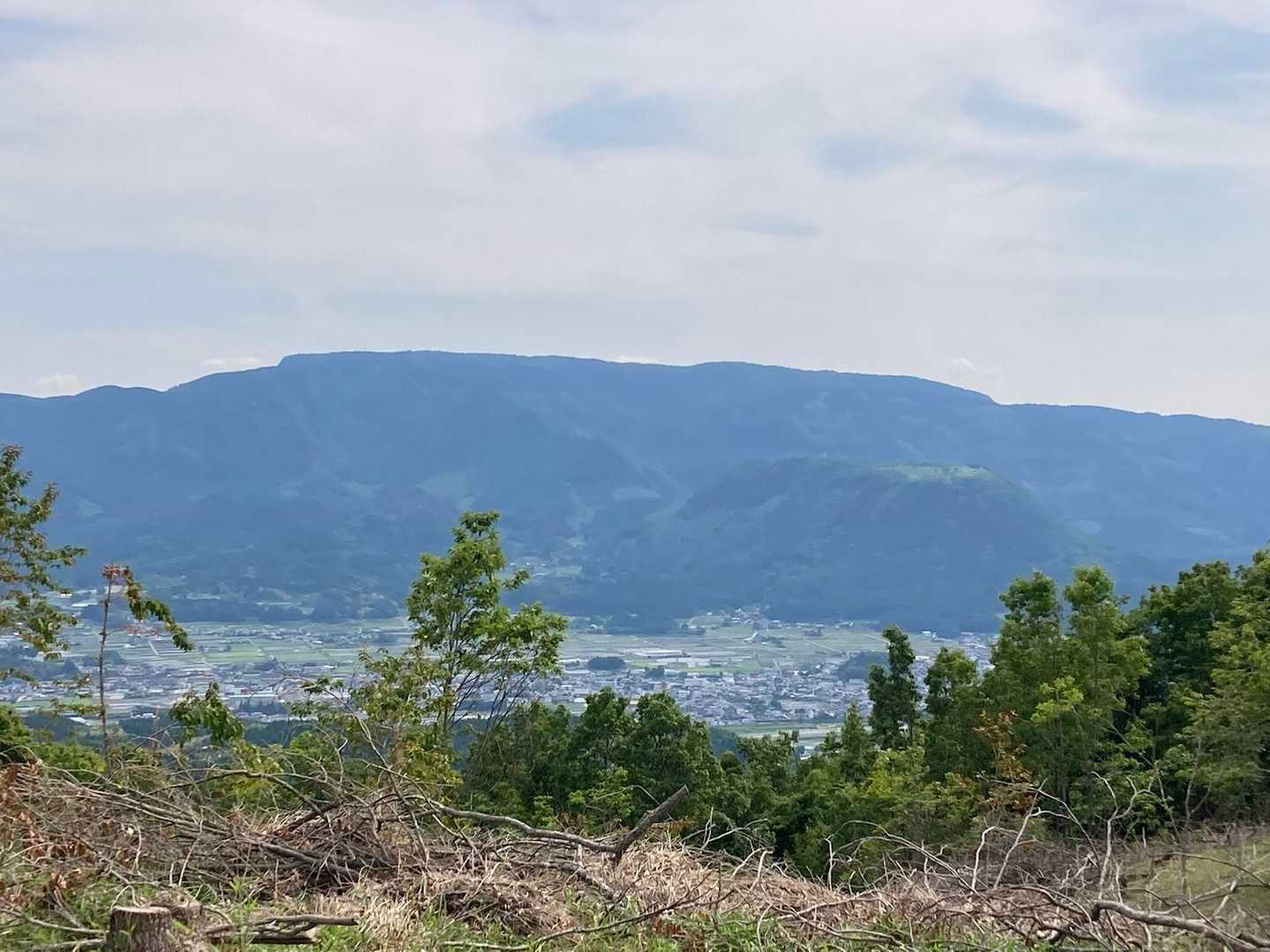 万年山の手前に伐株山

次は小岩扇山へ