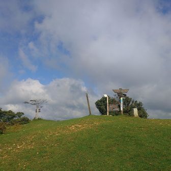 山頂は誰もいないかと思ってましたがお一人おられました。

