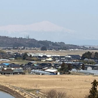 うっすら鳥海山も😃
