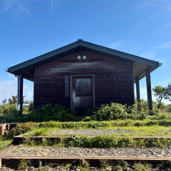 三ノ塔の避難小屋。立派です