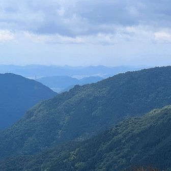 フトウガ峰から生野高原南縦走路「天狗岩」を望む