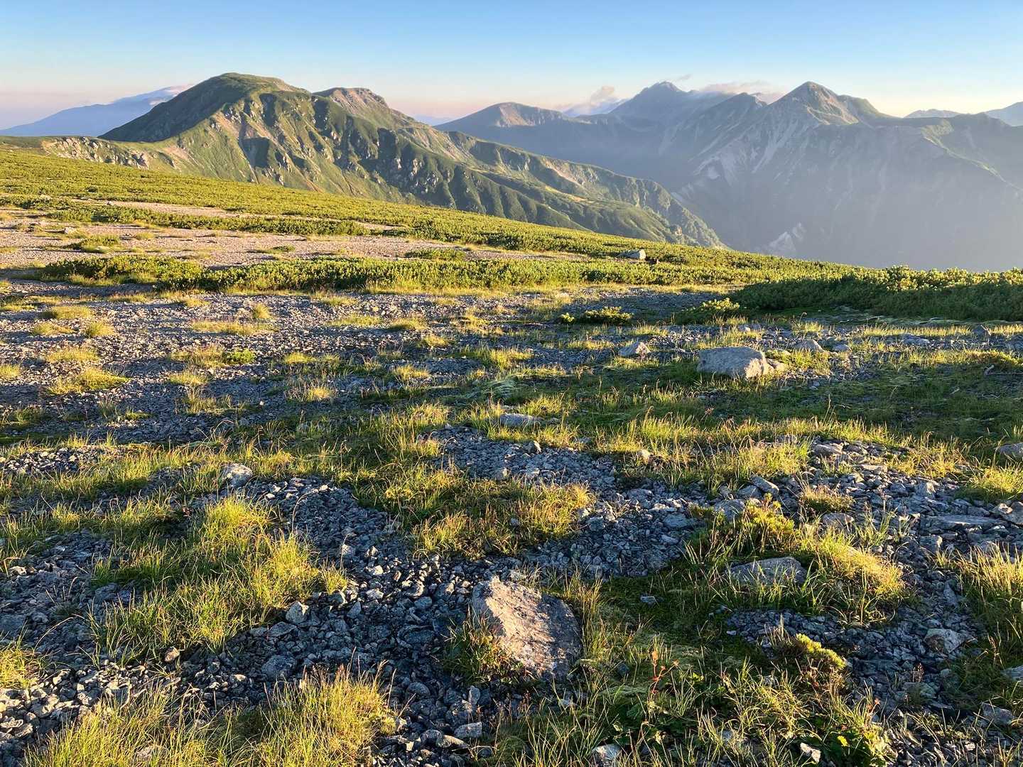 双六岳頂上付近から　三俣蓮華岳、水晶、鷲羽