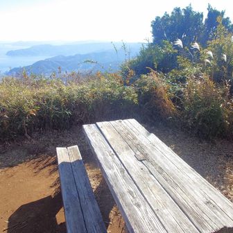 岩戸山のベンチに到着