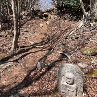頂上への目印のお地蔵様