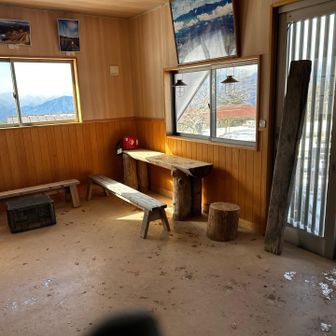 冬季は営業していませんが土間エリアは開放されているので