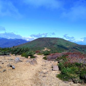 避難小屋横から箕輪山　紅葉したら凄い景色が見れそう
