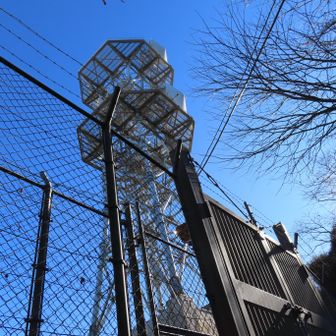 パラボラ山に到着
山頂には無線中継のパラボラアンテナが建っていました。