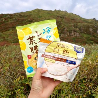 朝は暗闇の中でパンだけかじって出てきたので、水で戻してたアルファ米で冷やしレモン茶膳🍋
やはり米のチカラ🍚