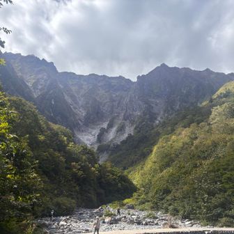 このあと望遠鏡でのぞいたら、すごい岩場がみえた
