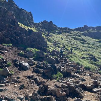 七高山へ登って行きます
いつも急だなーっと思っていましたが、そんなに感じなくなってしまった
ダメですね
変に感覚がエスカレートするのは良くない