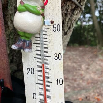 山頂25℃
歩行中は🥵蒸し暑かったけど、山頂は風があり少しだけ涼しい😊
