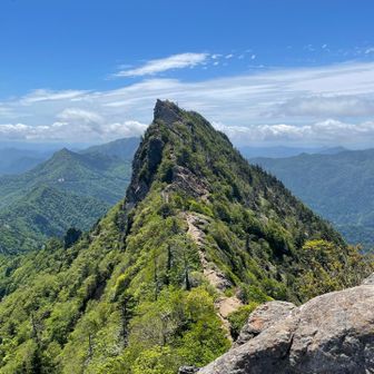 石鎚山の先に天狗岳✨絵になる〜💖