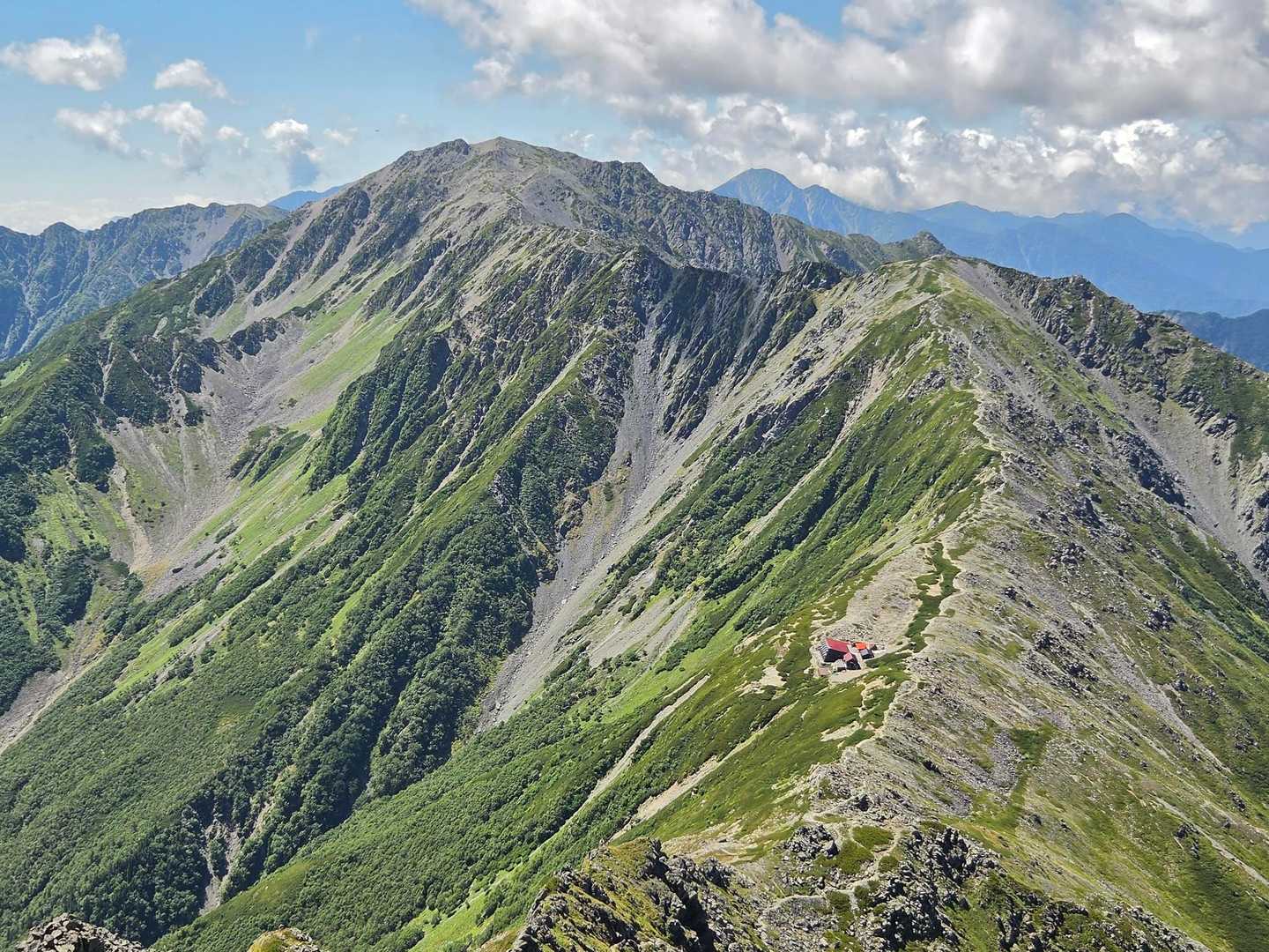 北岳山荘～中白根山～間ノ岳へと続く稜線✨