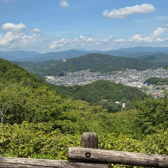 展望台から三田洞方面
奥の山は能郷白山⛰️
ずいぶん行ってませんね😅